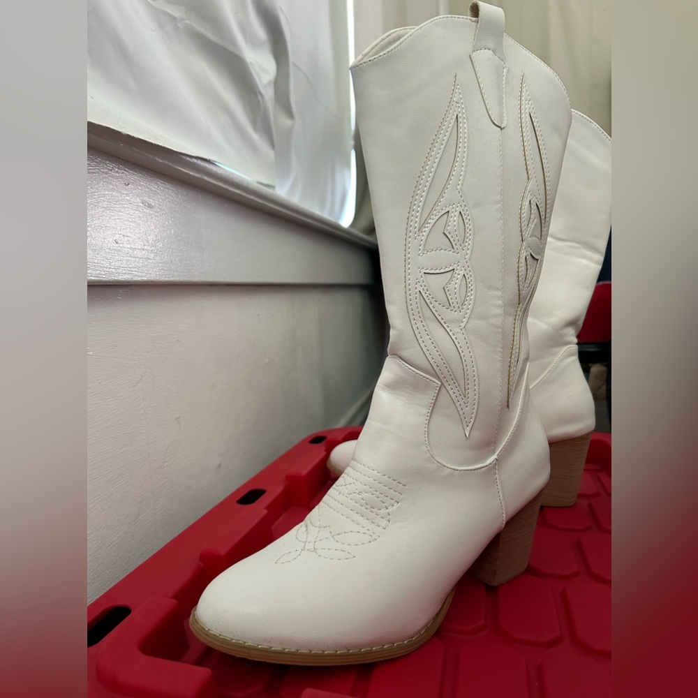 White Western Cowboy Boots